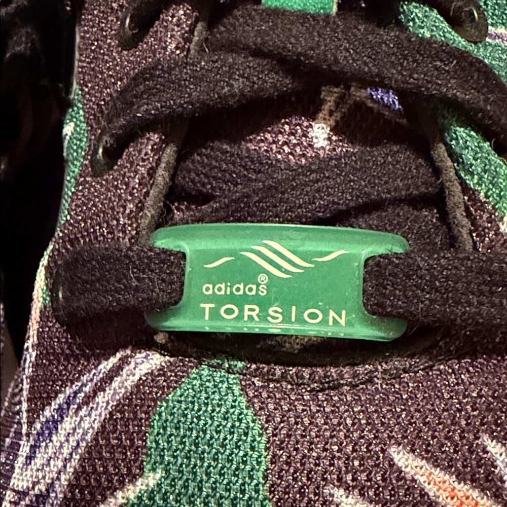 Adidas Torsion Sneakers in Green and Black. Great condition!